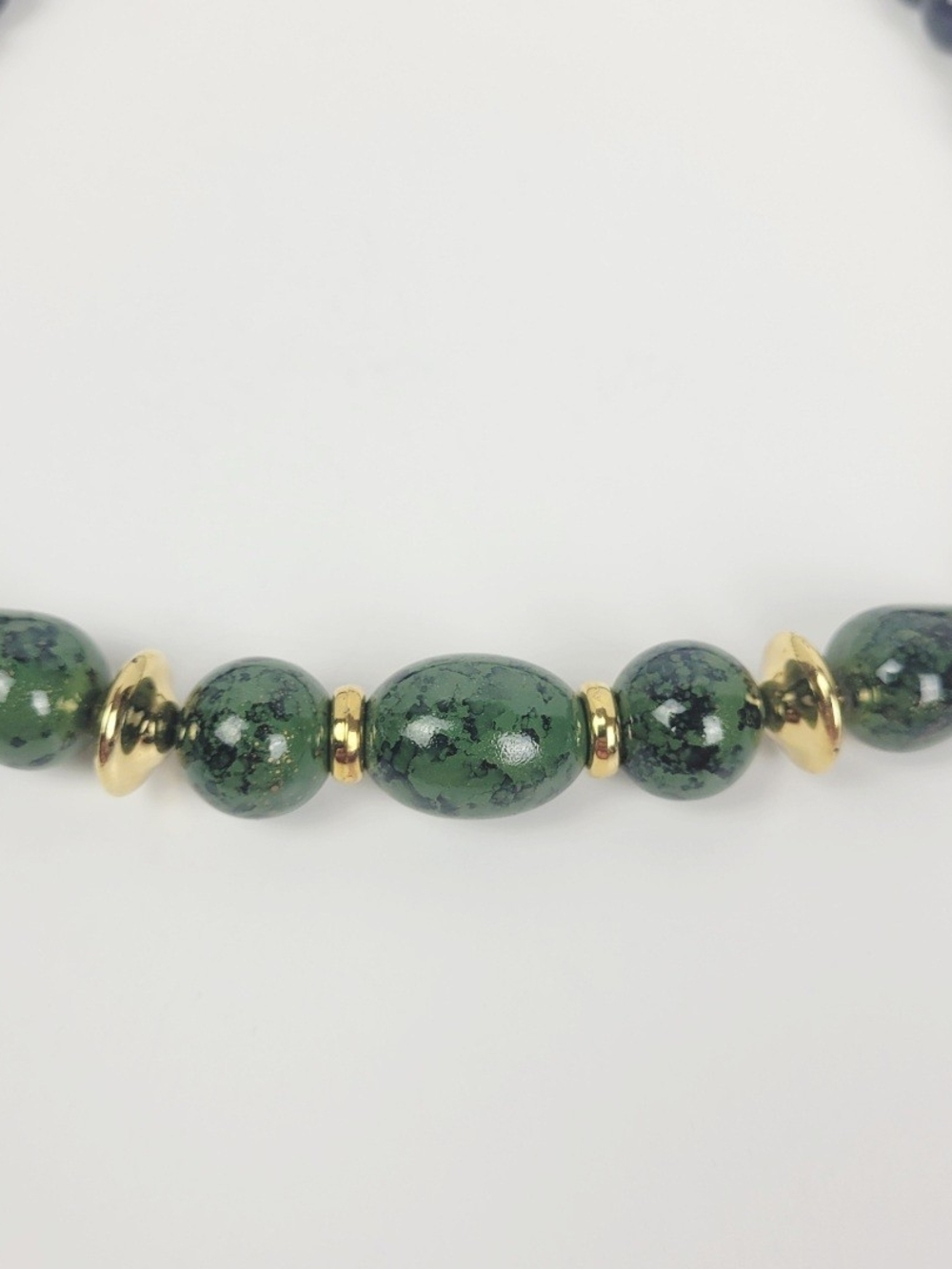 Vtg 80s~Faux Jade Chunky Statement Necklace~Plastic Graduating Beads~24" - Picture 2 of 9